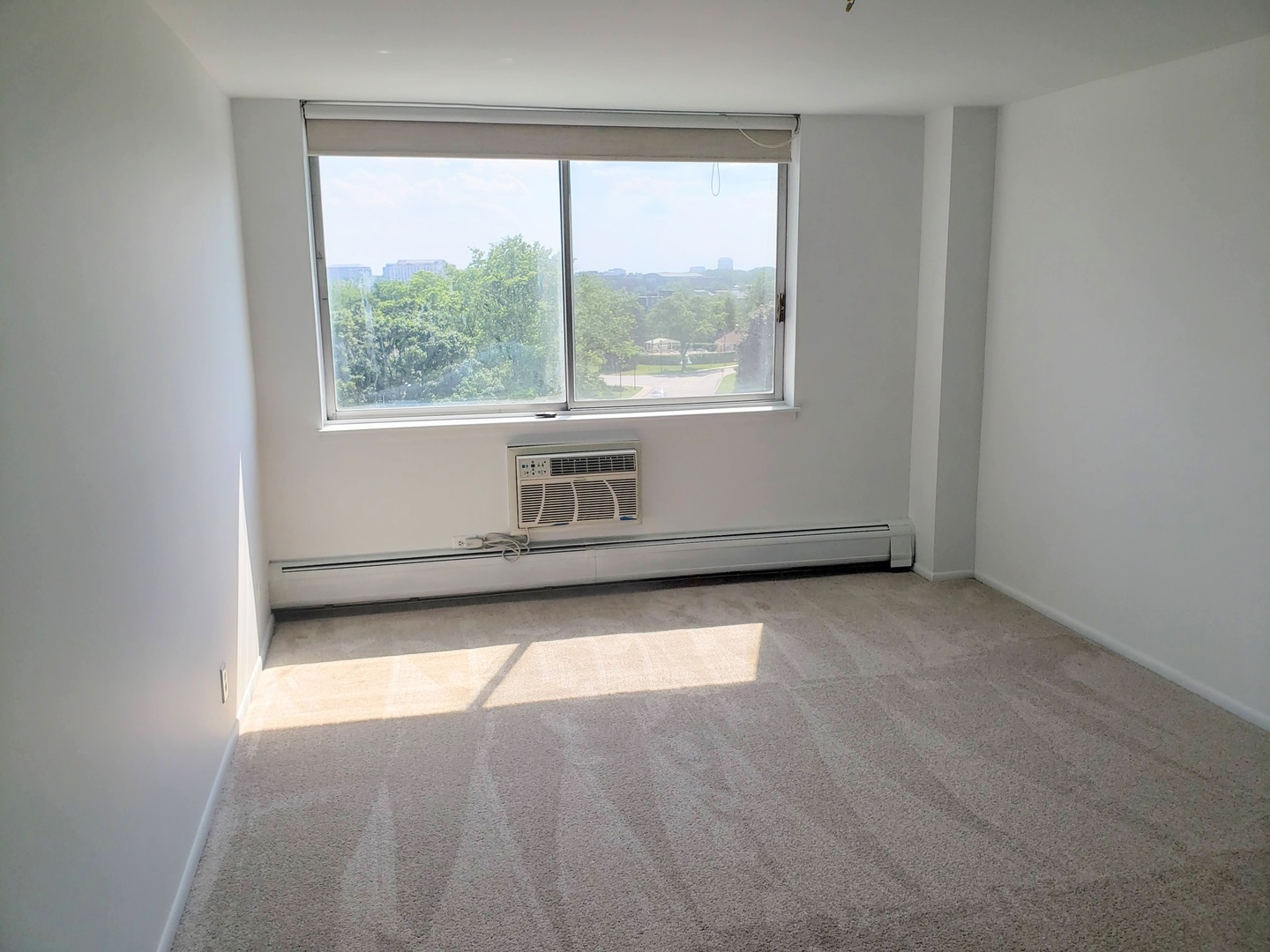 40 North Tower Road, Unit 5B Oak Brook, IL 60523 - Photo 15 of 25 an empty room with windows