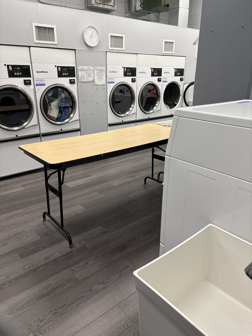 40 North Tower Road, Unit 5B Oak Brook, IL 60523 - Photo 19 of 25 a utility room with dryer and washer