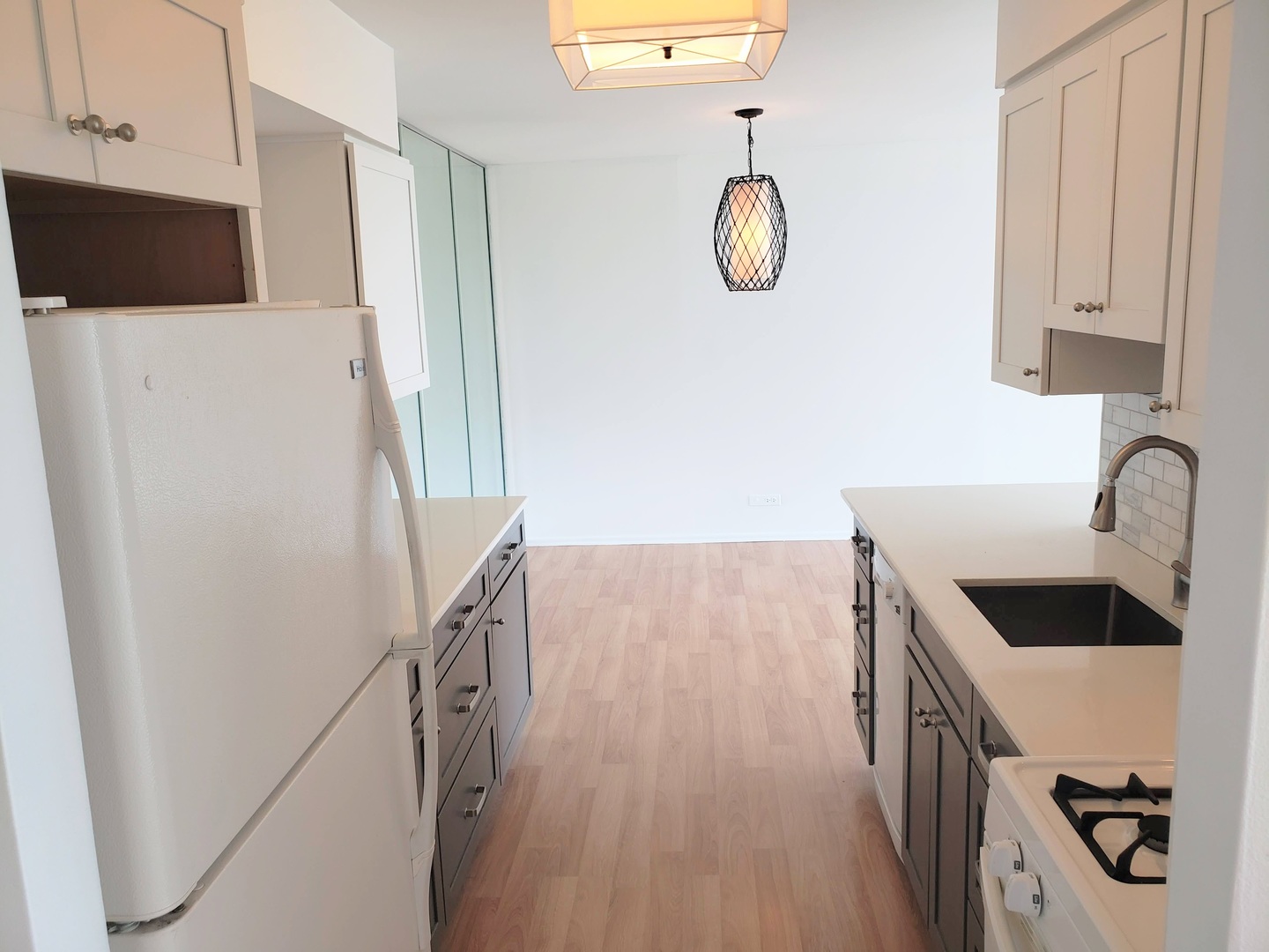 40 North Tower Road, Unit 5B Oak Brook, IL 60523 - Photo 4 of 25 a kitchen with stainless steel appliances a refrigerator a sink a stove and white cabinets