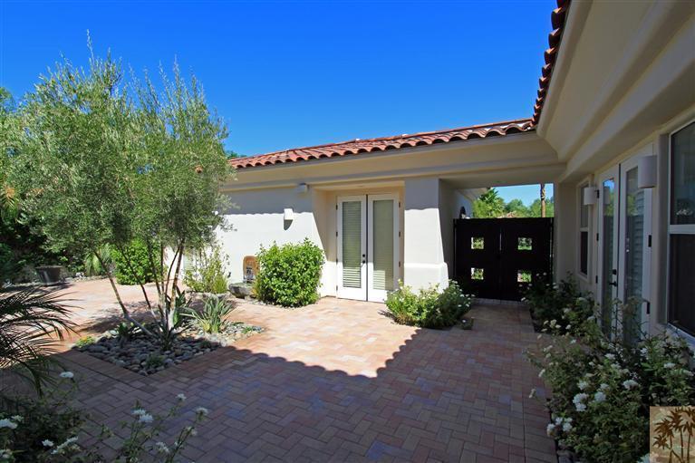 286 Loch Lomond Road Rancho Mirage, CA 92270 - Photo 4 of 24 a front view of a house with garden