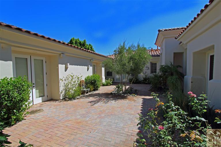 286 Loch Lomond Road Rancho Mirage, CA 92270 - Photo 5 of 24 a view of a house with backyard and sitting area