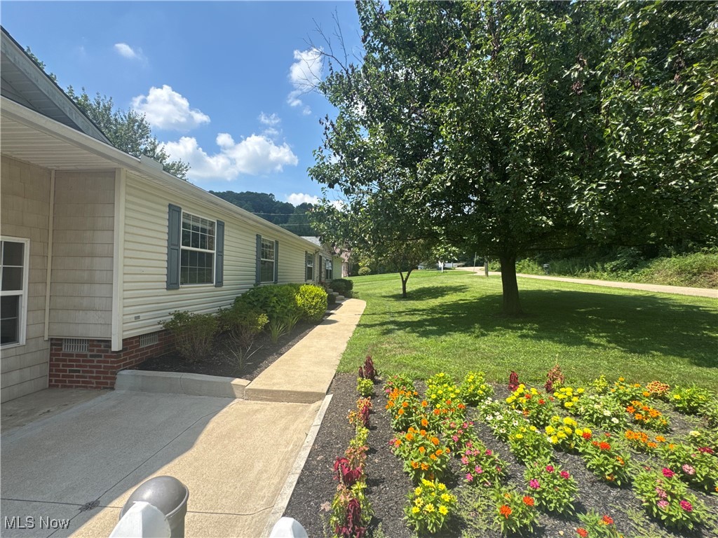 3264 Simpson Road Southeast Dennison, OH 44621 - Photo 3 of 29 View of green lawn