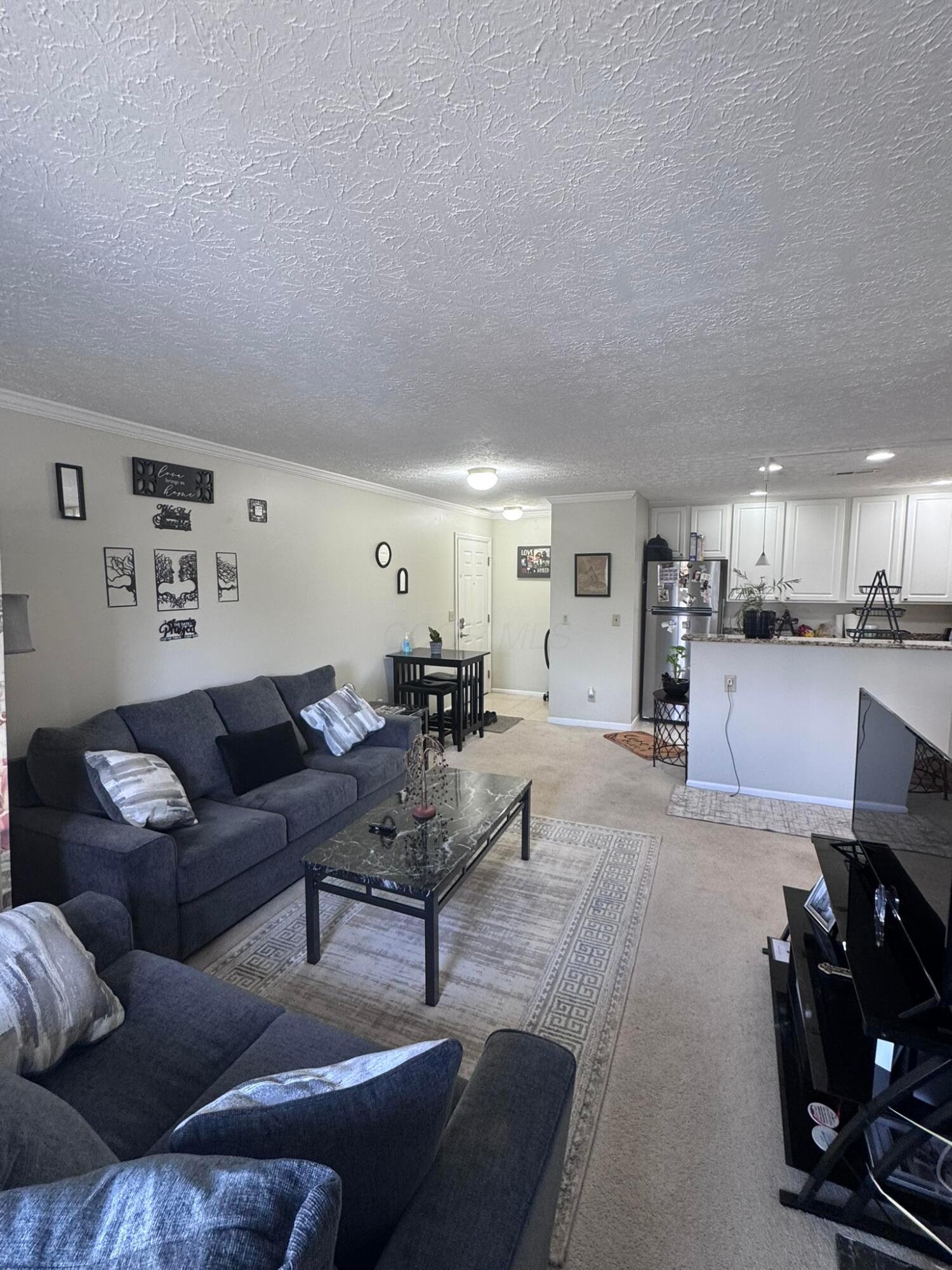 5340 Darlington Road, Unit F Columbus, OH 43220 - Photo 2 of 17 IMG_6605