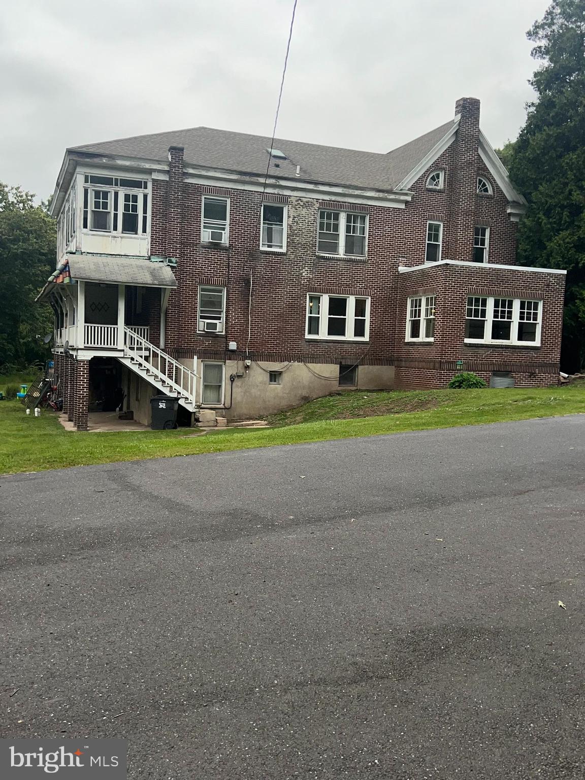 25 Broad Street Ashland, PA 17921 - Photo 5 of 138 a front view of house with yard and green space