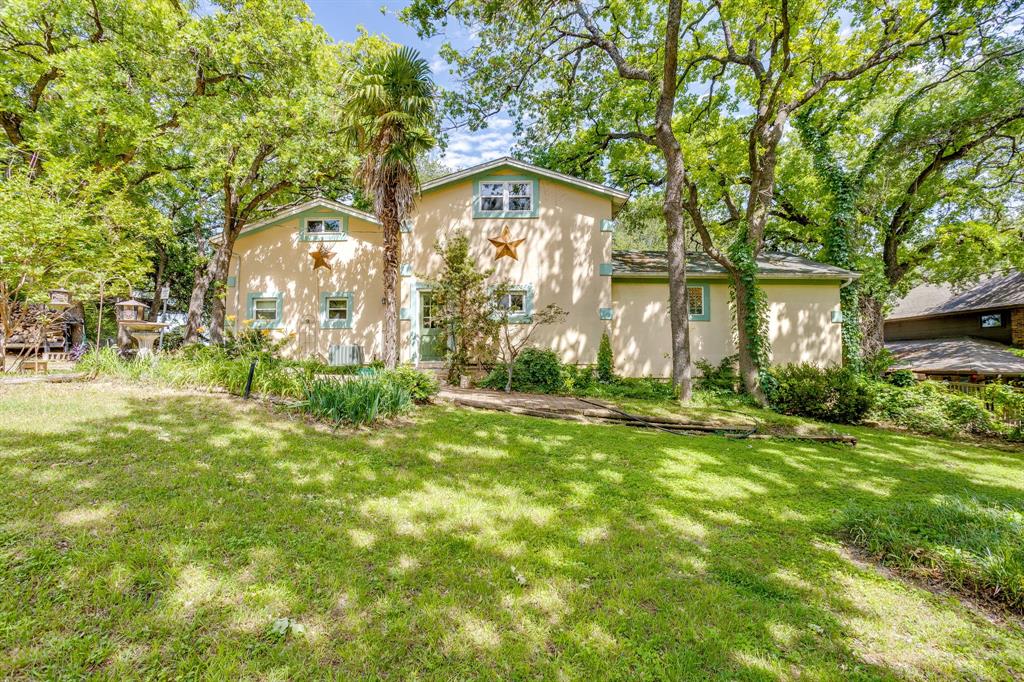 13350 Miller Road Azle, TX 76020 - Photo 2 of 40 a front view of a house with garden