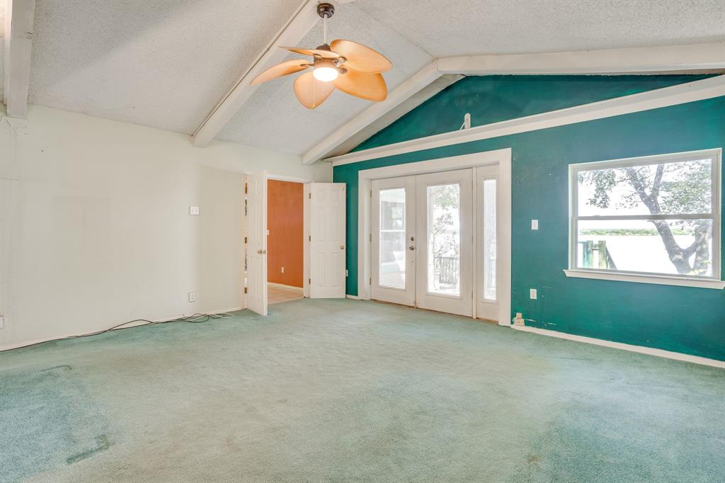 13350 Miller Road Azle, TX 76020 - Photo 28 of 40 an empty room with windows and ceiling fan