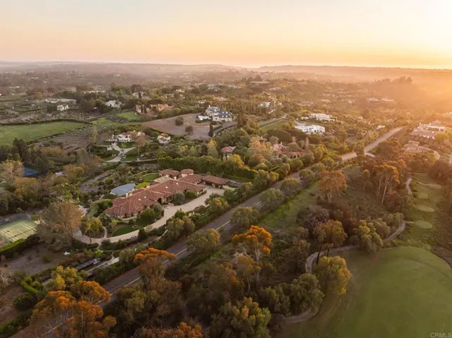 an aerial view of residential houses with city view and lake view