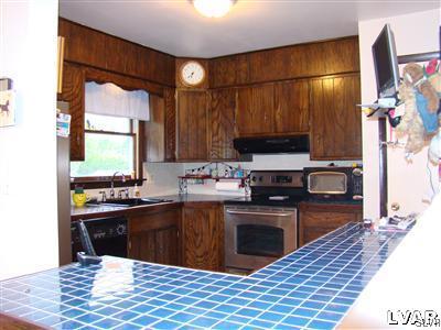 455 Blue Ridge Drive Nazareth, PA 18064 - Photo 3 of 27 Gallery Image 3