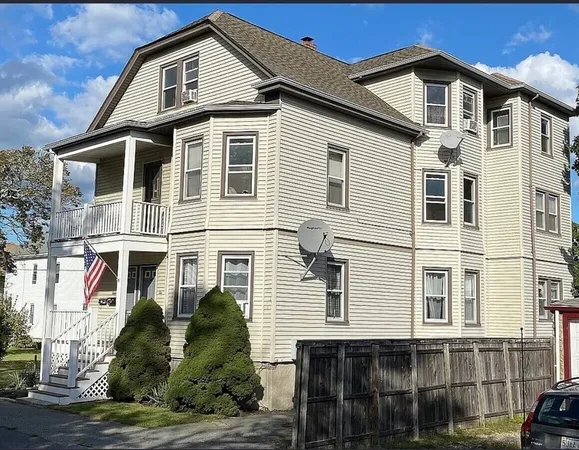 $2,300 | 10 Baylies Street, Unit 1, New Bedford, MA 02745