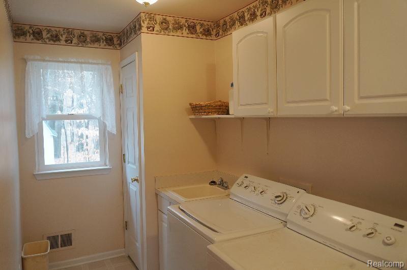 6872 General Squier Road Almont, MI 48003 - Photo 19 of 57 laundry room