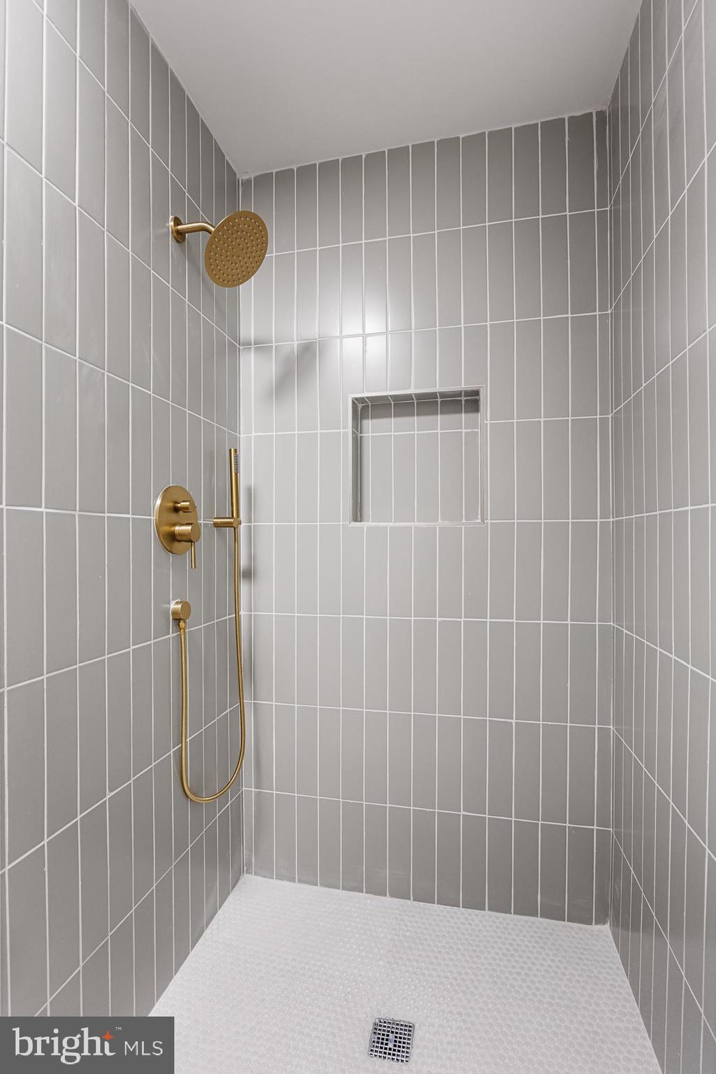 42 Trowbridge Lane, Unit DD Clementon, NJ 08021 - Photo 21 of 28 a bathroom with a shower