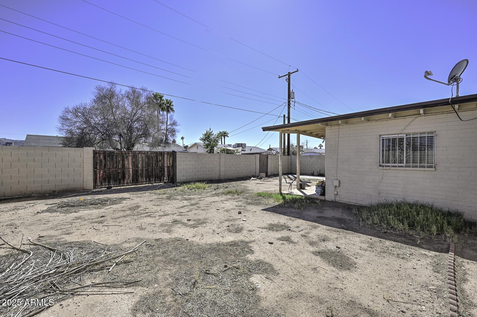 2307 East Chipman Road Phoenix, AZ 85040 - Photo 14 of 16 Backyard-RV Gate
