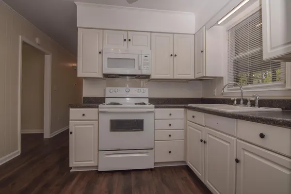 $1,795 | 403 Tulip Street, Summerville, SC 29483