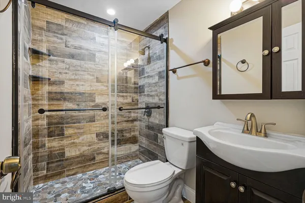 $3,000 | 8102 Pinelake Court, Alexandria, VA 22309