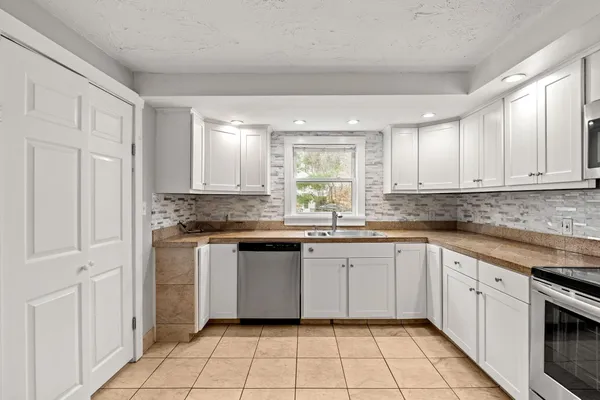 $530,000 | 214 Maplehurst Avenue, Manchester, NH 03104