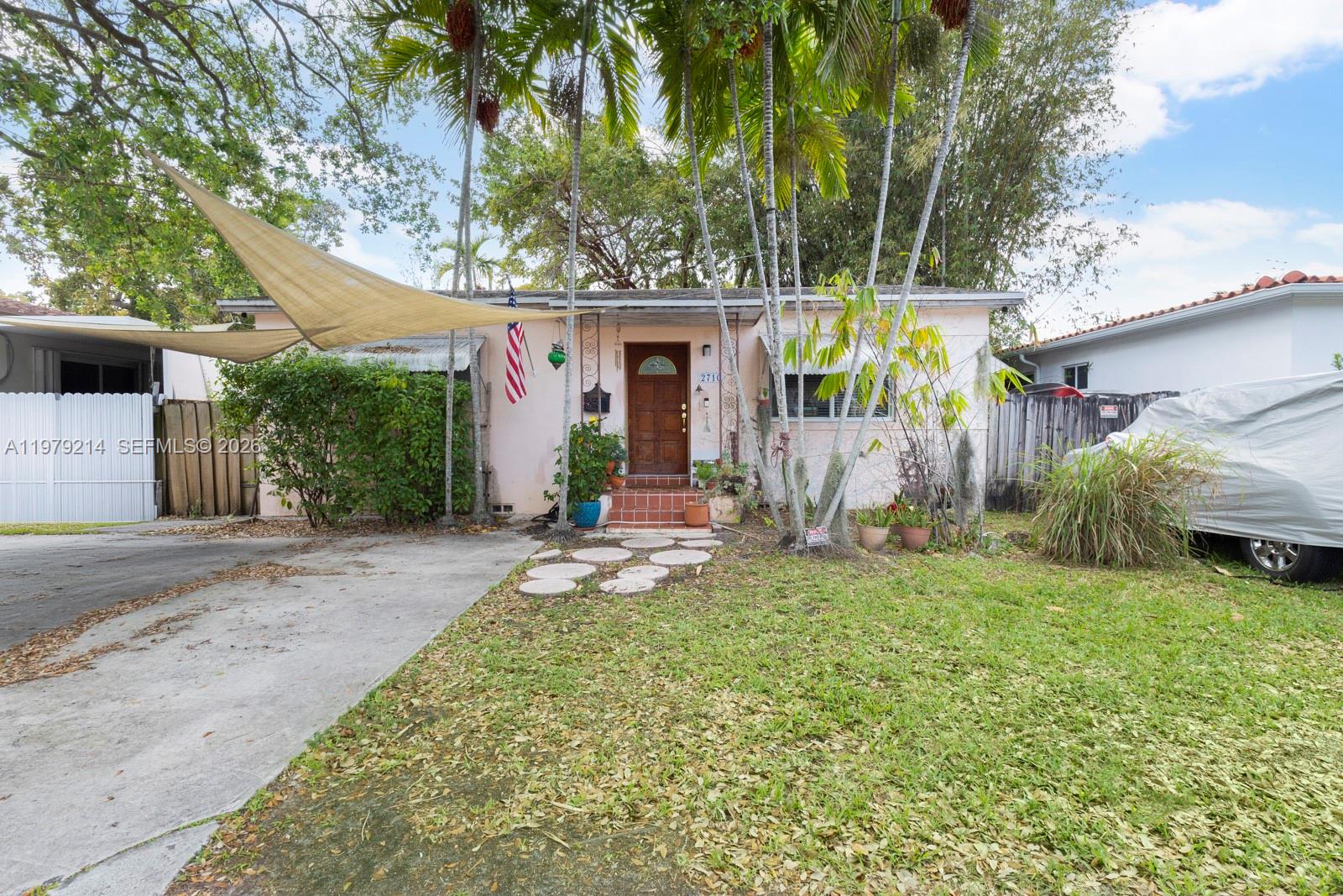 a view of a house with backyard and porch