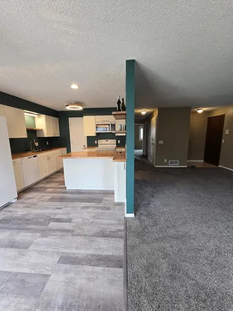 $179,900 | 5 East Crusader Avenue, Unit C, West St. Paul, MN 55118