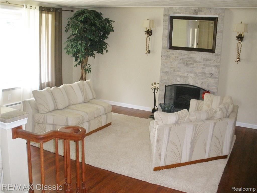849 Briar Court Rochester Hills, MI 48309 - Photo 3 of 27