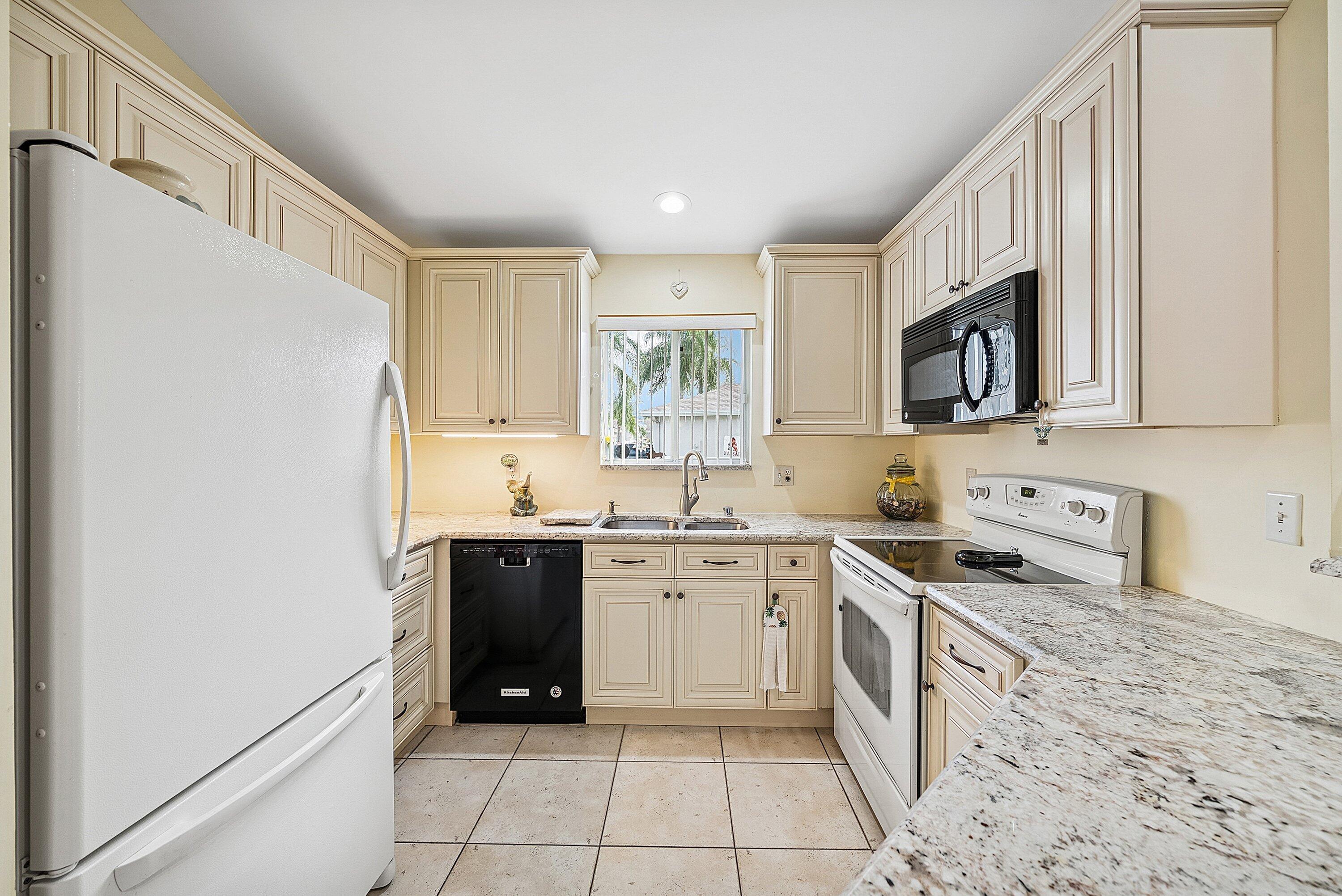 9238 Vineland Court, Unit A Boca Raton, FL 33496 - Photo 13 of 43 013-9238VinelandCourt-A-BocaRaton-FL-334