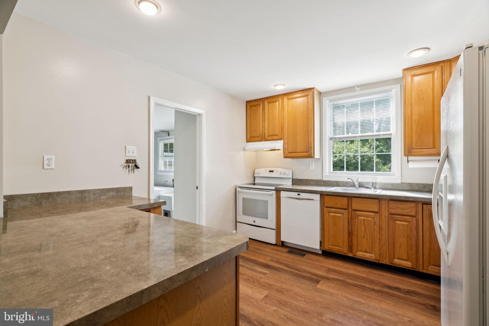 916 Davis Road Ambler, PA 19002 - Photo 16 of 39 Kitchen
