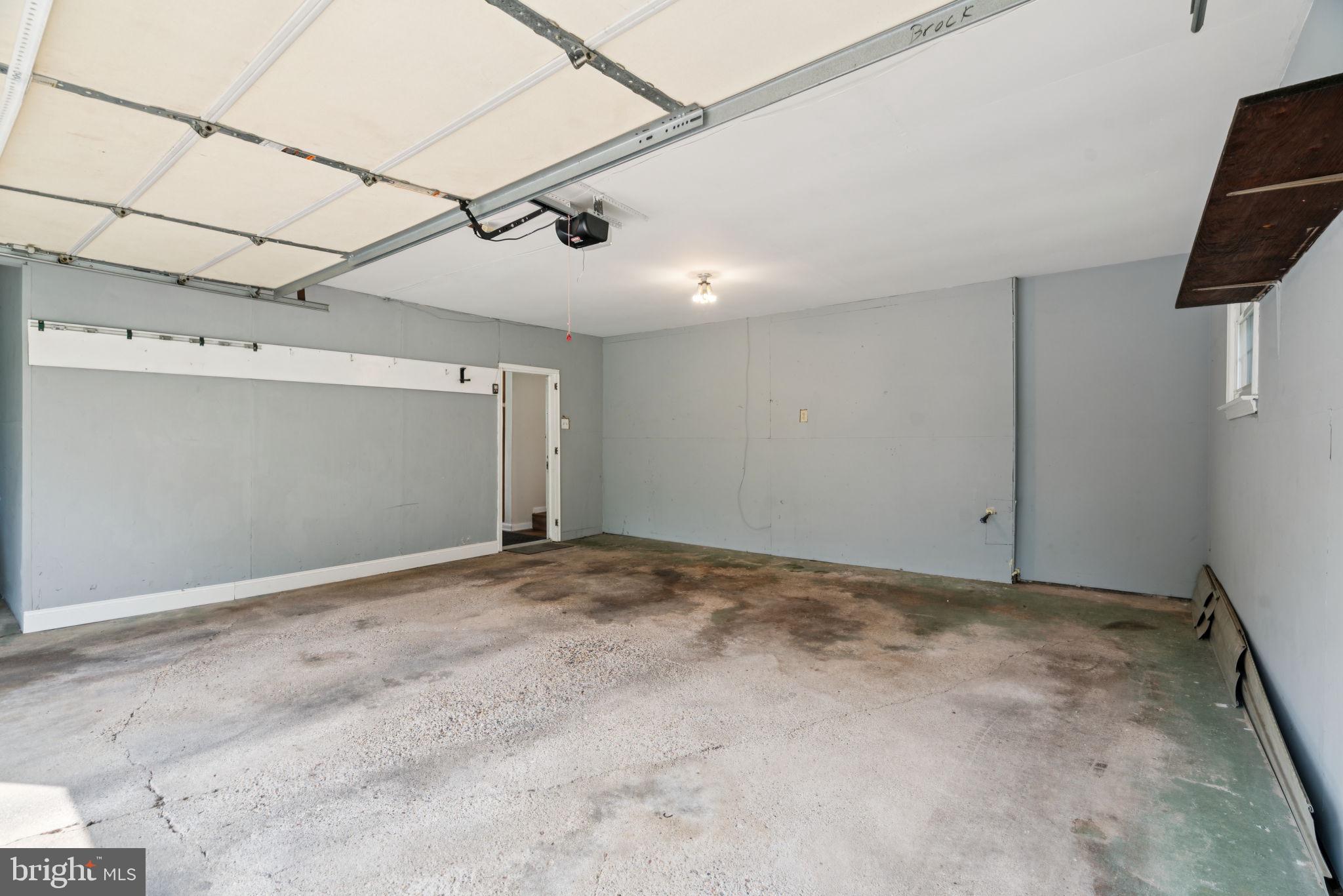 916 Davis Road Ambler, PA 19002 - Photo 21 of 39 Garage