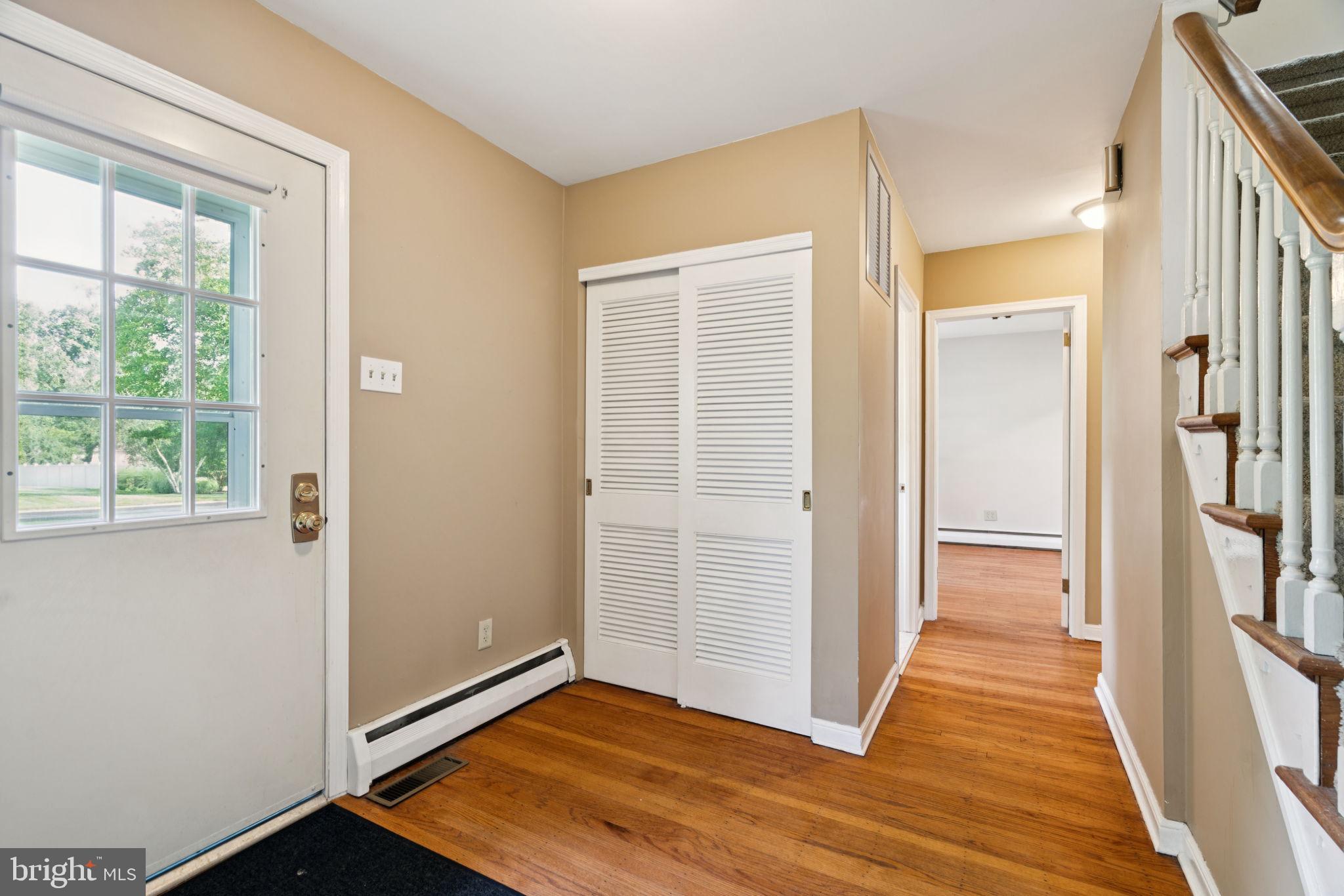 916 Davis Road Ambler, PA 19002 - Photo 5 of 39 Foyer
