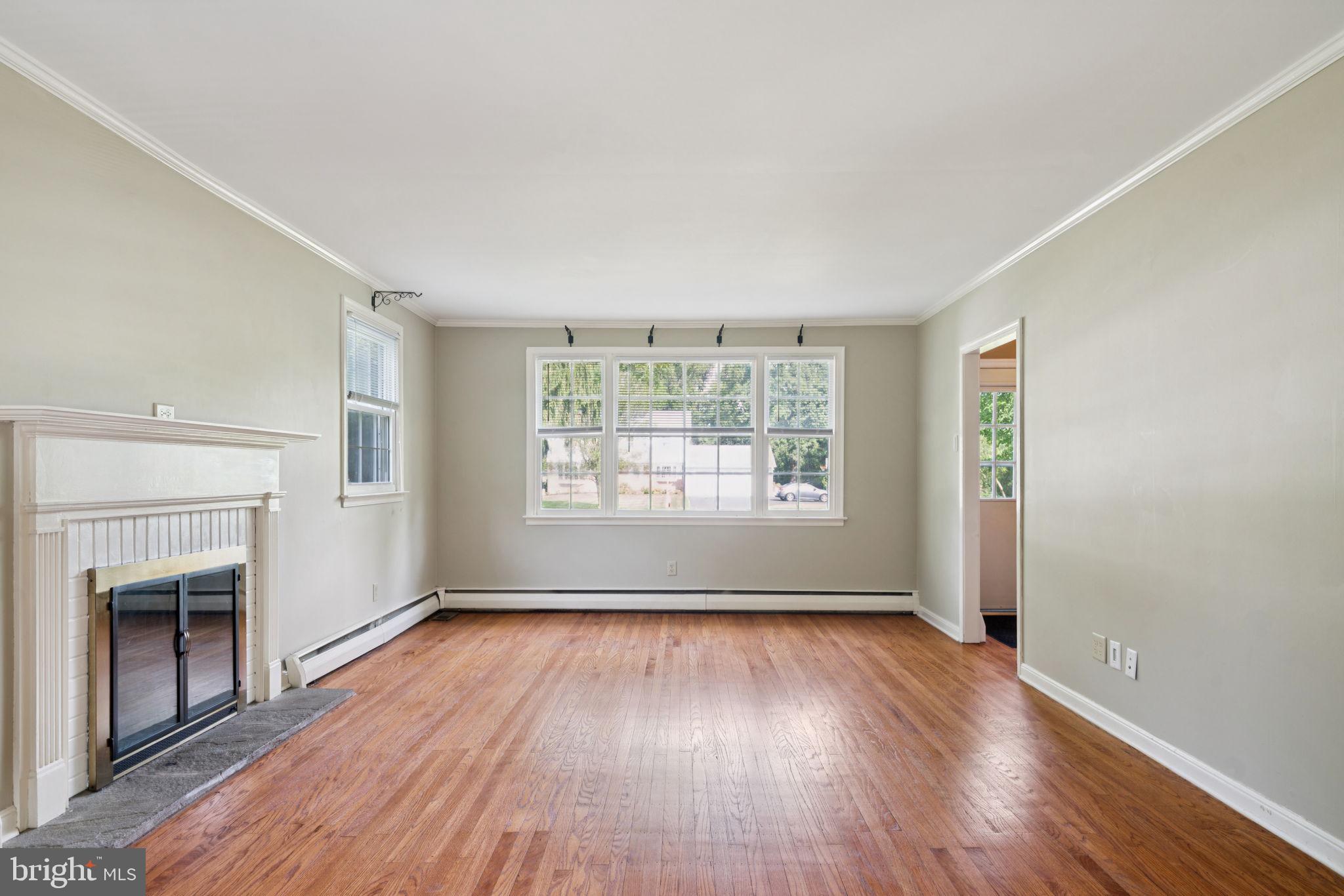 916 Davis Road Ambler, PA 19002 - Photo 7 of 39 Living Room