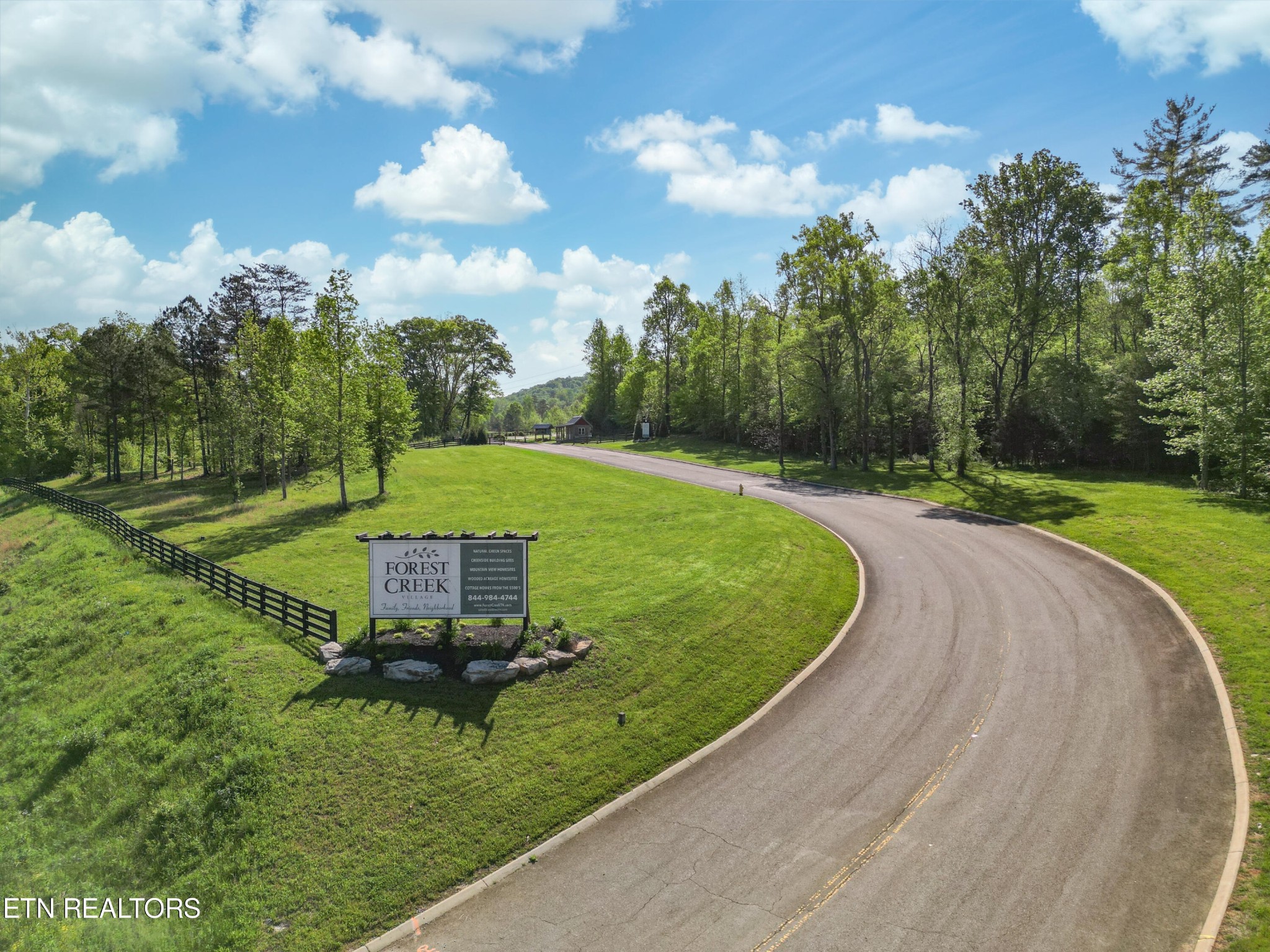 142 Frst Crk Parkway Oak Ridge, TN 37830 - Photo 5 of 5 a view of a park with large trees
