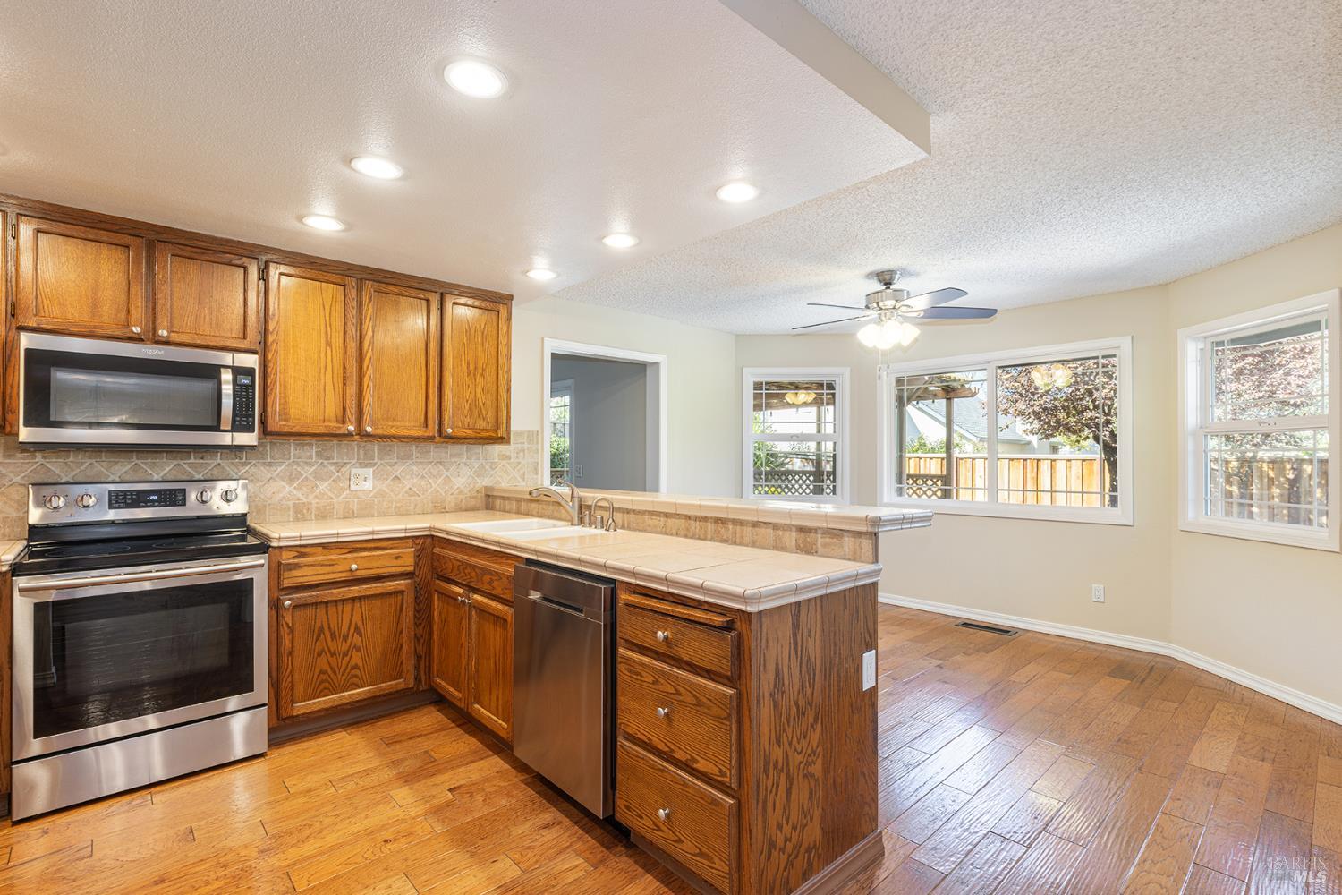 2183 Warwick Drive Santa Rosa, CA 95405 - Photo 5 of 20