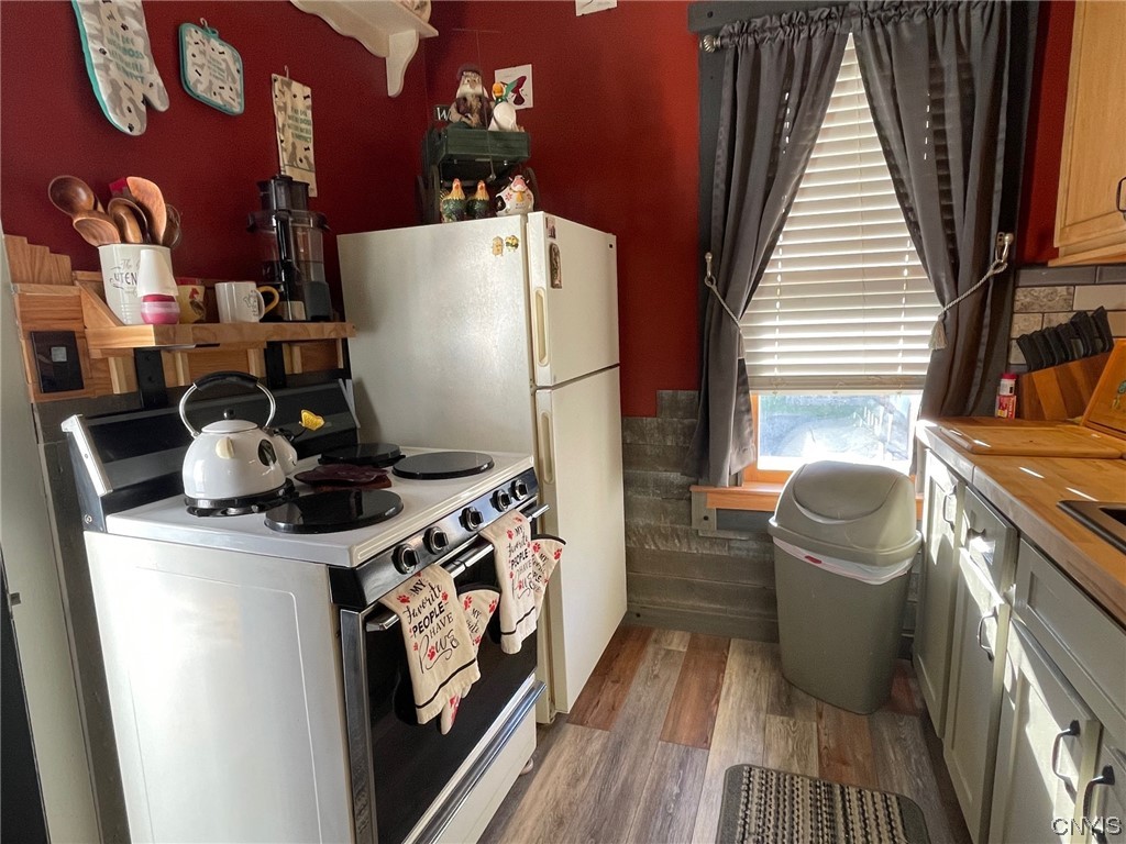 117 West Walnut Street Oneida, NY 13421 - Photo 11 of 28 1st floor (rear)