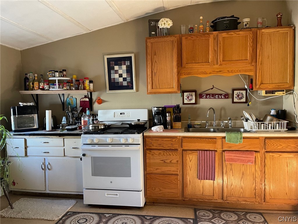 117 West Walnut Street Oneida, NY 13421 - Photo 19 of 28 Upper apartment