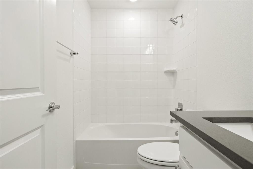 8513 Del Rio Trail Wylie, TX 75098 - Photo 24 of 34 026-8513DelRioTrail-Rowlett-TX-75089-Bathroom2.jpg-SMALL