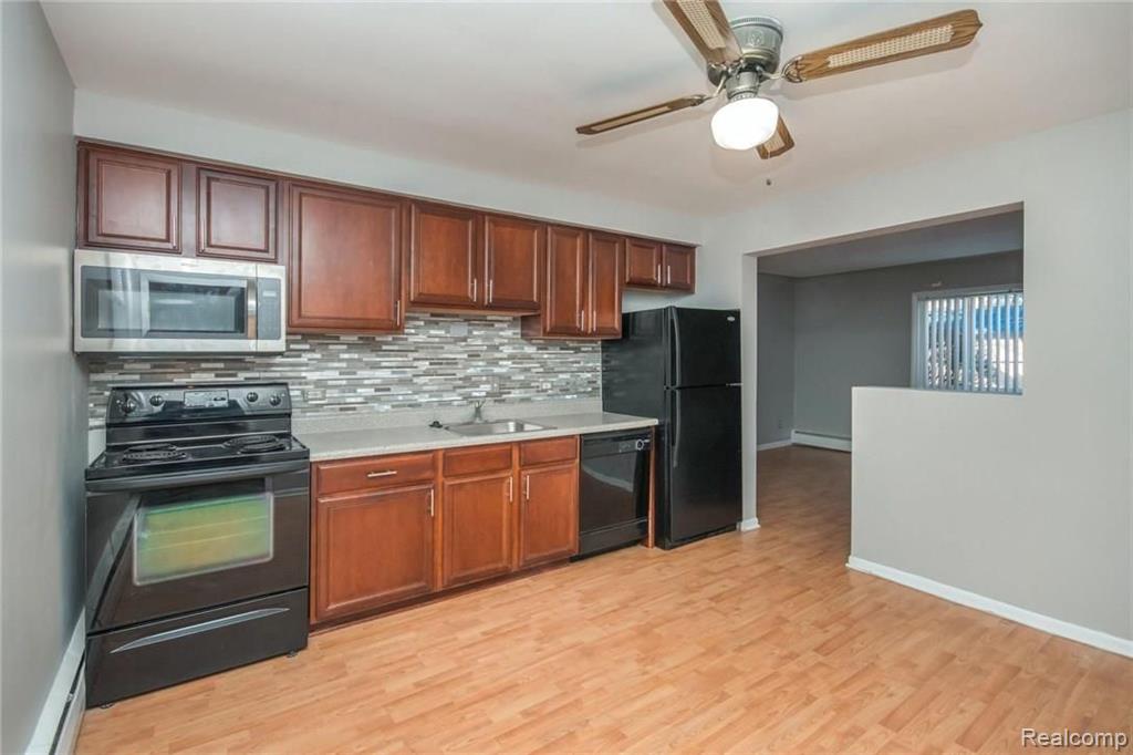 649 West Maple Road, Unit 6492 Clawson, MI 48017 - Photo 3 of 27