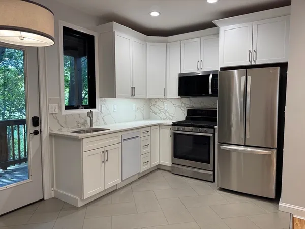 $2,900 | 18 Reed Street, Unit 1, Arlington, MA 02474