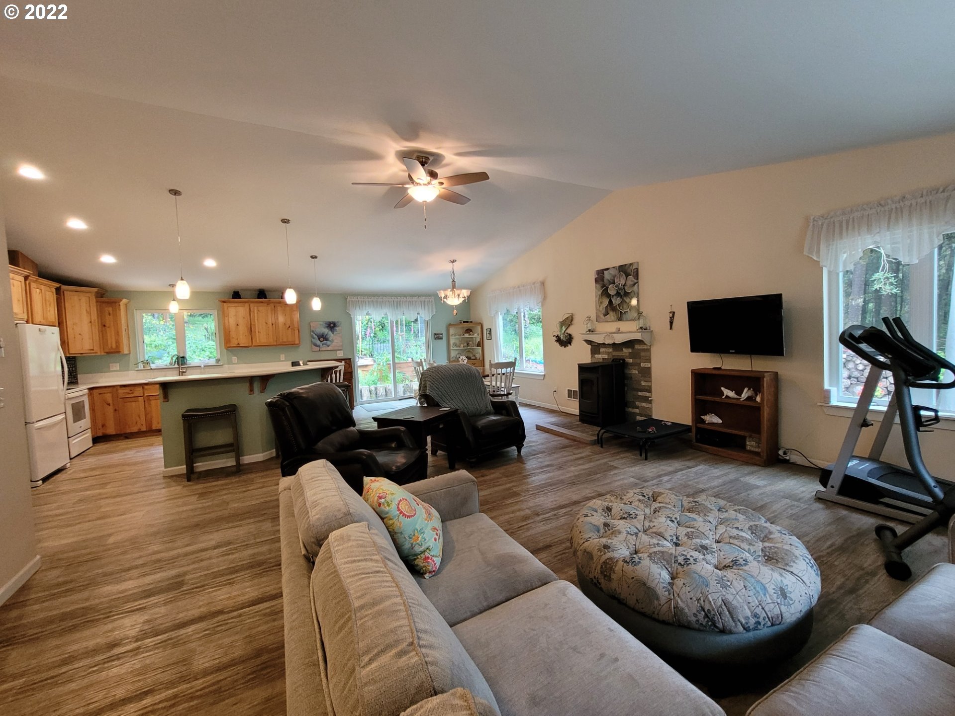 42533 Gull Road Port Orford, OR 97465 - Photo 6 of 32 Living Room/Entrance