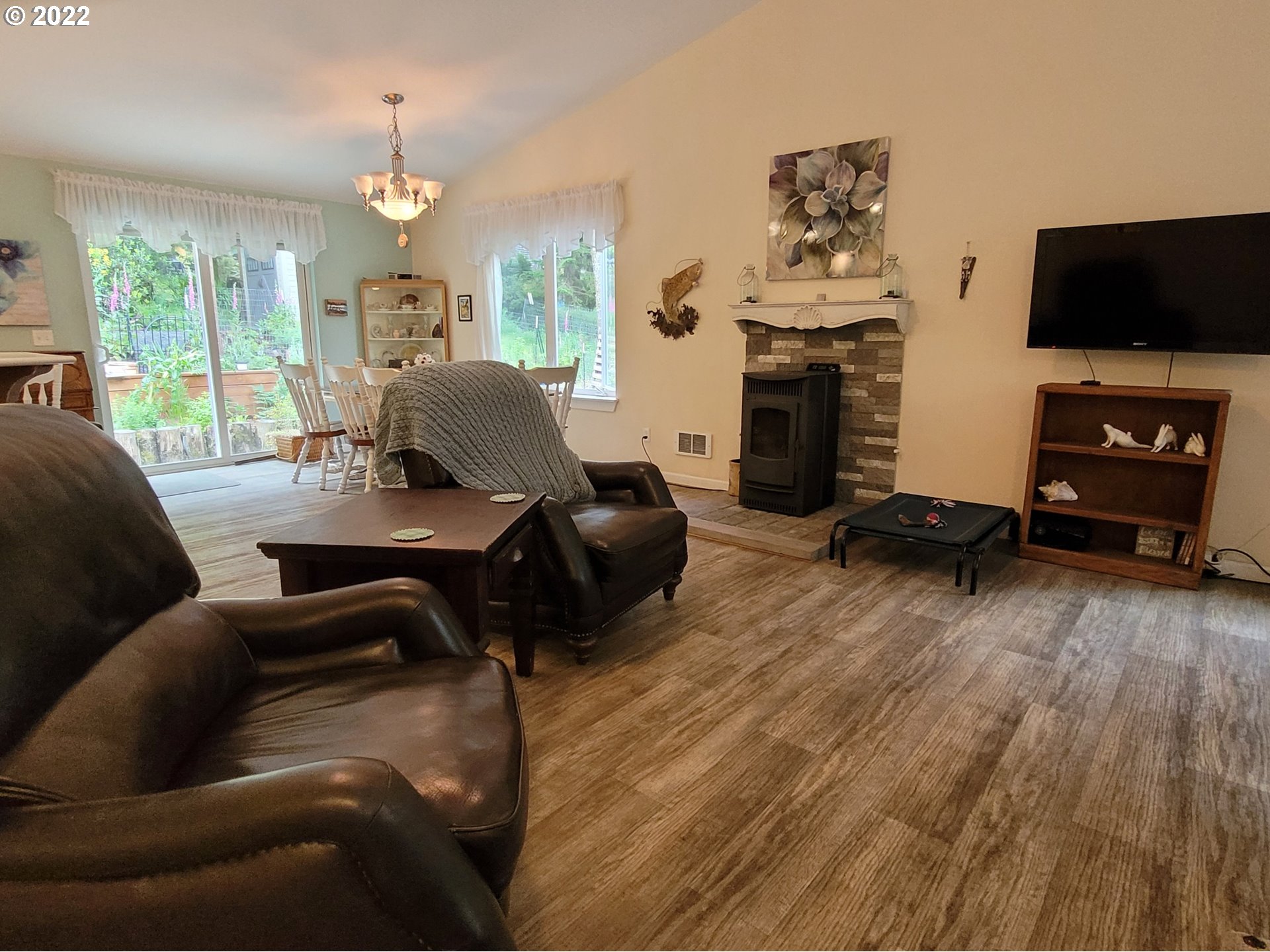 42533 Gull Road Port Orford, OR 97465 - Photo 7 of 32 Living Room