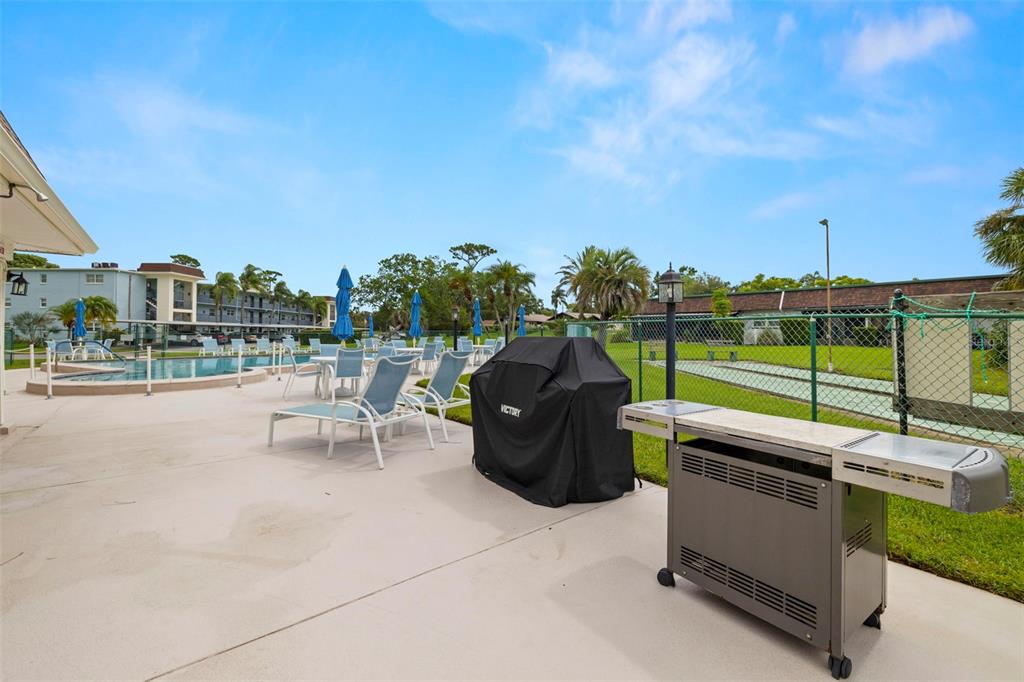 1370 Heather Ridge Boulevard, Unit 105 Dunedin, FL 34698 - Photo 34 of 56 a view of a terrace with sitting area