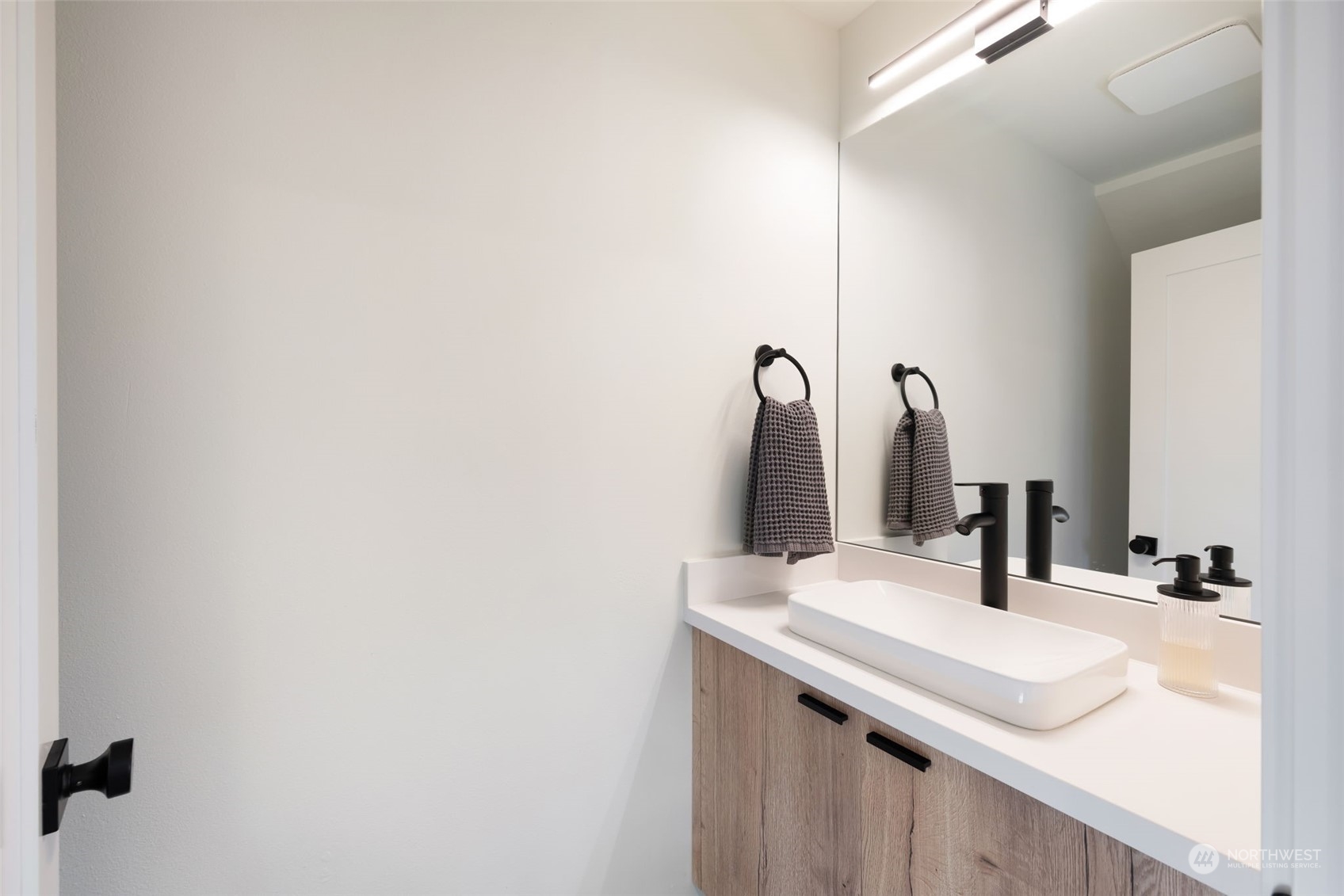 1127 Northwest 60th Street, Unit B Seattle, WA 98107 - Photo 17 of 40