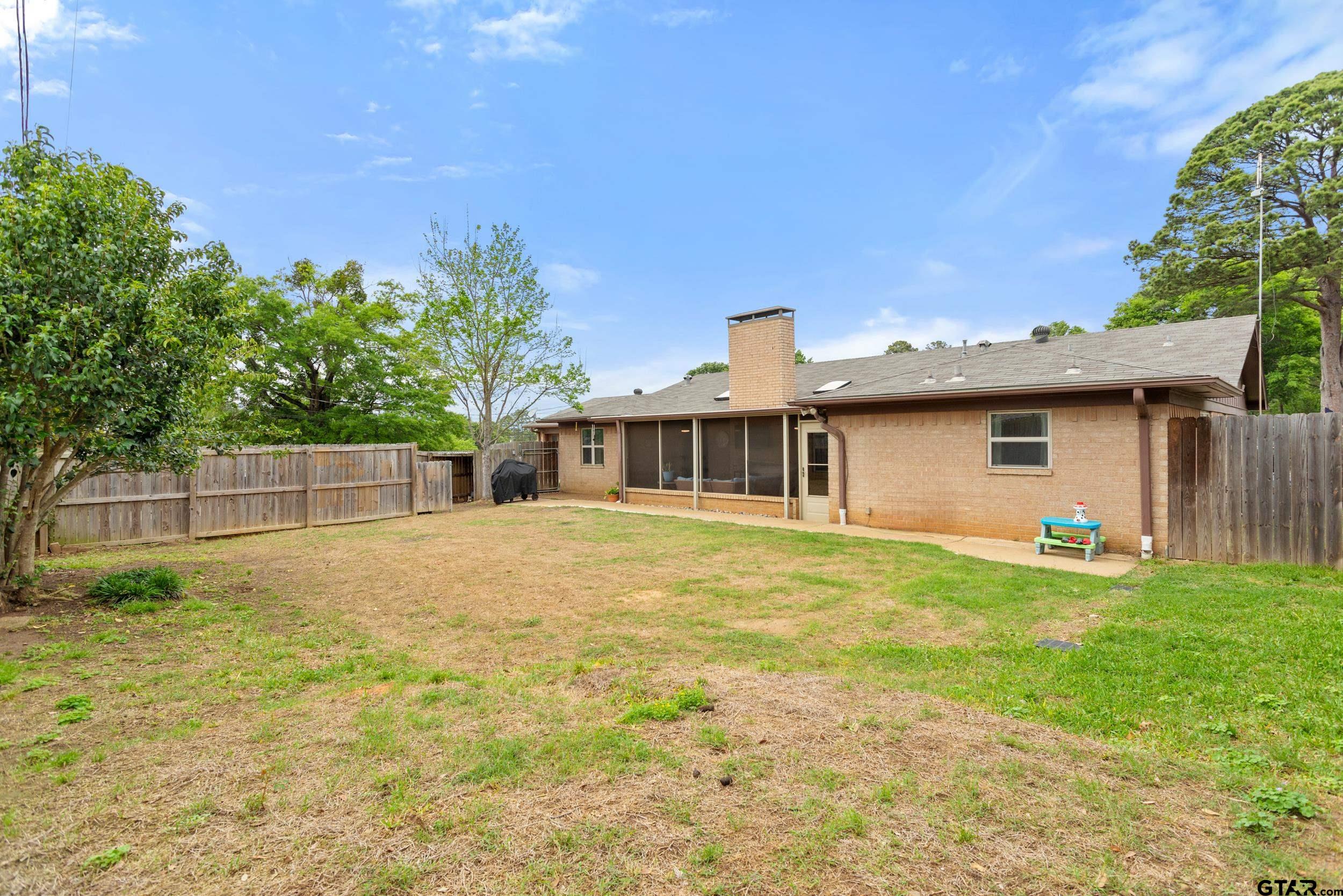 516 Ruthlynn Drive Longview, TX 75605 - Photo 28 of 34 a front view of a house with a yard