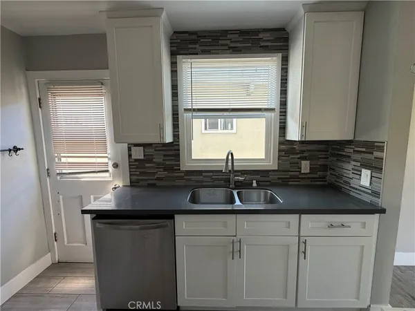 $3,300 | 2852 Exposition Boulevard, Unit C, Santa Monica, CA 90404