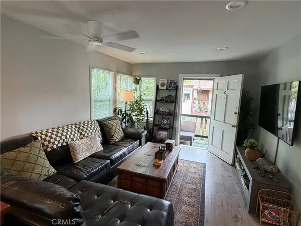 $3,300 | 2852 Exposition Boulevard, Unit C, Santa Monica, CA 90404