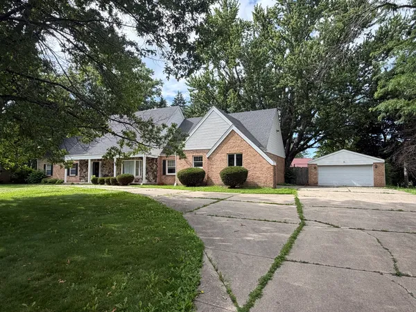 $225,000 | 1822 West Pearl City Road, Freeport, IL 61032