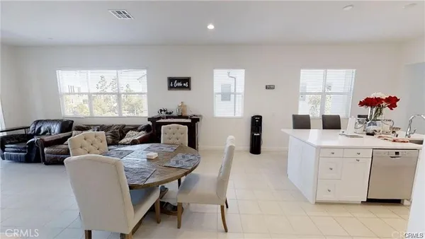 $4,300 | 195 Follyhatch, Irvine, CA 92618