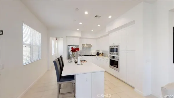 $4,300 | 195 Follyhatch, Irvine, CA 92618