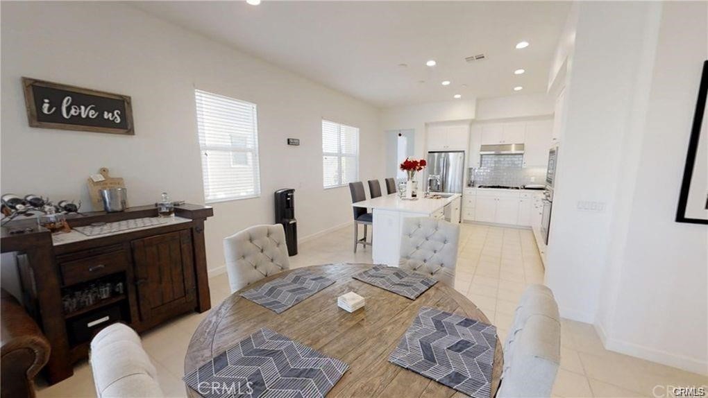 195 Follyhatch Irvine, CA 92618 - Photo 5 of 12 Kitchen livingroom