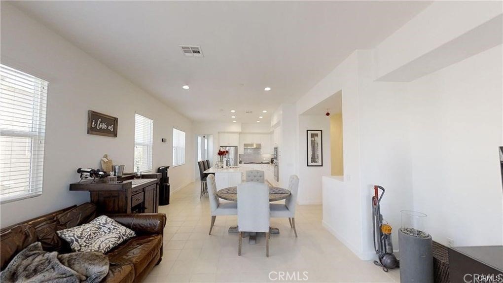 195 Follyhatch Irvine, CA 92618 - Photo 6 of 12 Kitchen livingroom