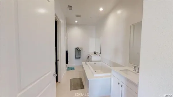 $4,300 | 195 Follyhatch, Irvine, CA 92618