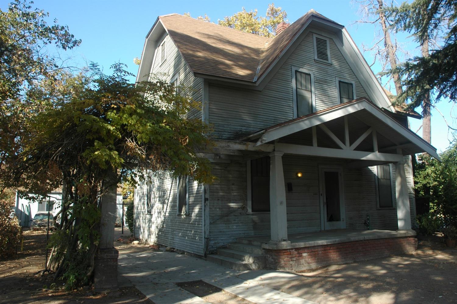 6 Pollasky Avenue Clovis, CA 93612 - Photo 1 of 24 Front of Home