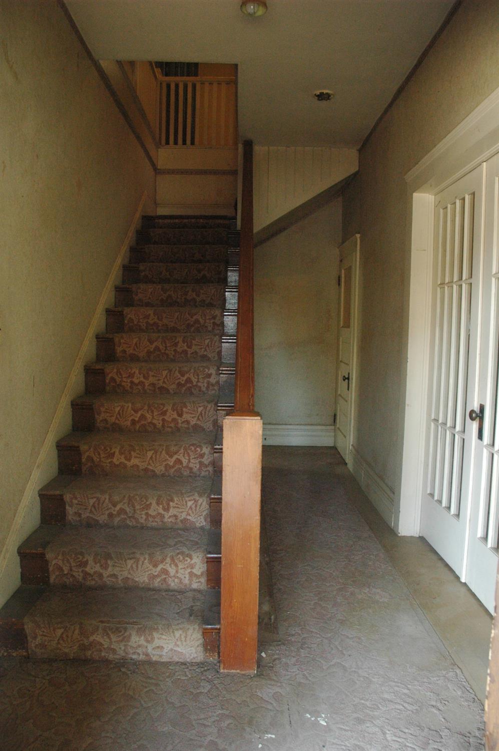 6 Pollasky Avenue Clovis, CA 93612 - Photo 2 of 24 Foyer & Staircase