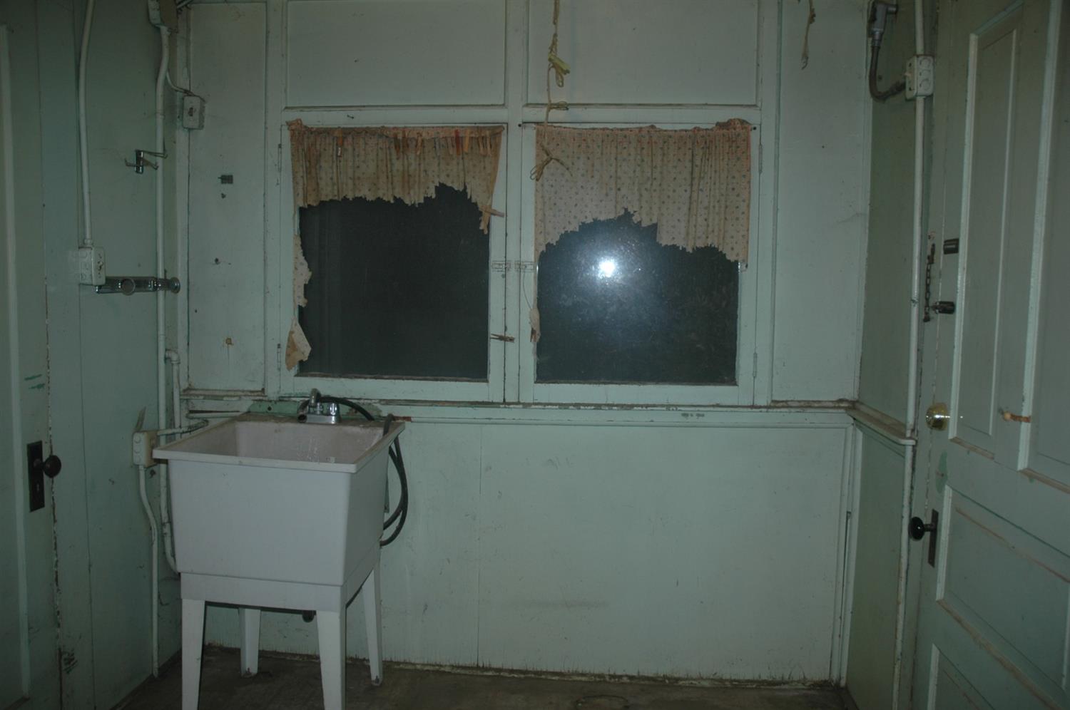 6 Pollasky Avenue Clovis, CA 93612 - Photo 12 of 24 Enclosed Back Porch 1 of 3 photos